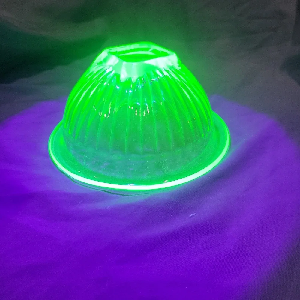 Vtg Green Vaseline Uranium Glass Turned Rim Ribbed 6 in Mixing Bowl Nesting